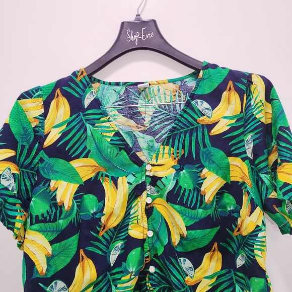 💫Old Navy banana tropical print button front top - Picture 4 of 8